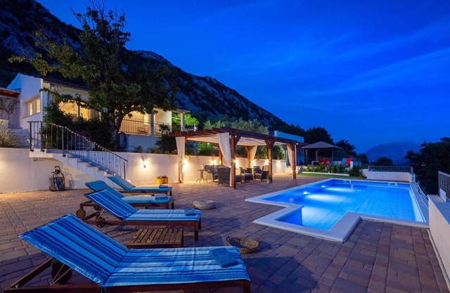 Amazing home in Zvecanje/Gata