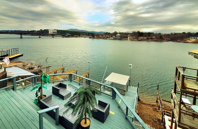 Amazing Lake front Home with New Fall Specials Book Now