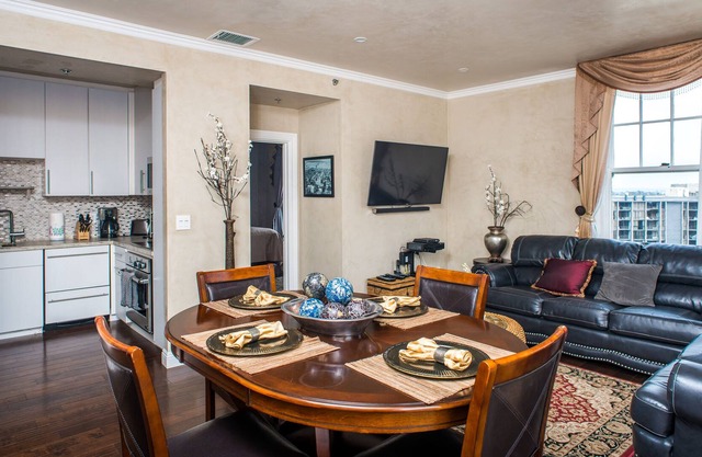 Amazing Luxury Condo In The Historic El Cortez