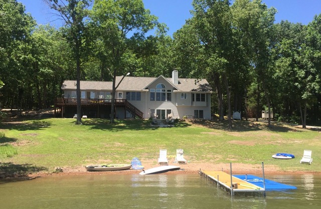 Amazing Secluded and Private 4500 sf 5 BR 4 BA lake Cove