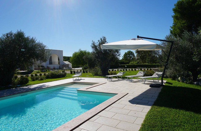 Amazing twin bedroom apartment in a villa with swimming pool -10 beds available