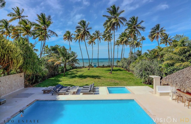Amazing unique beachfront Luxury villa Cap Bonita offers breathtaking ocean view