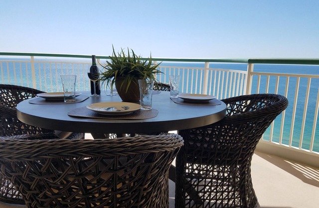 Amazing views - 18th Floor Penthouse - 2 BR/2 BA - Spectacular balcony & condo