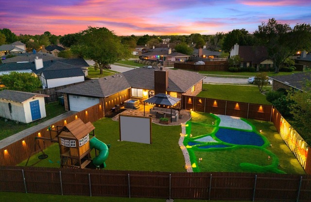 Amber - Hot Tub | Mini Golf | Playset | Game Room!