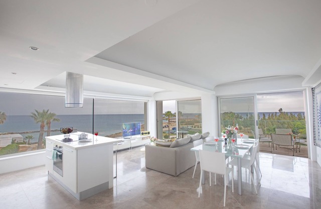 An apartment that sleeps 5 guests in 2 bedrooms