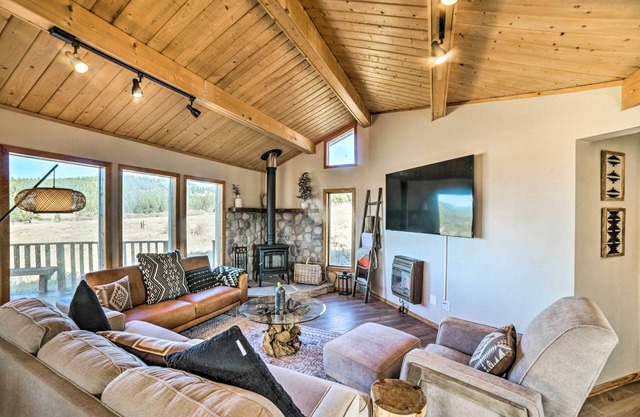 Angel Fire Mtn View Cabin w/Hot Tub: 2 Mi to Ski