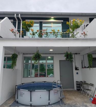 ANGGERIK LAZURI Guest House & Homestay