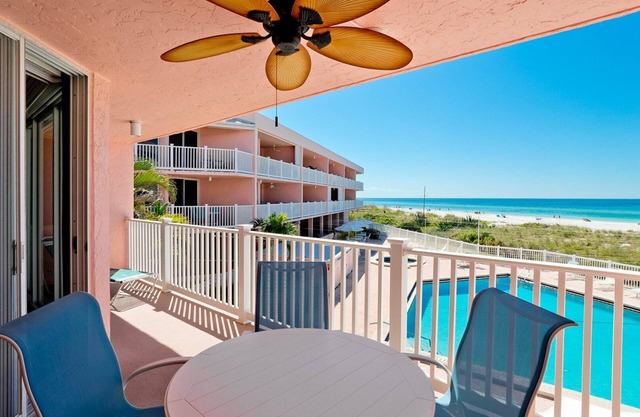 Anna Maria Island Club 31, Condo 2 Bedroom/2 Bath ocean view, maximum.