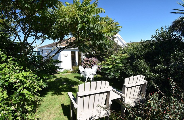 Annexe close to beach with views. Newly decorated & Sky Sports & Movies Package