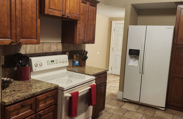 Antique Bungalow nClose to Downtown wichita!