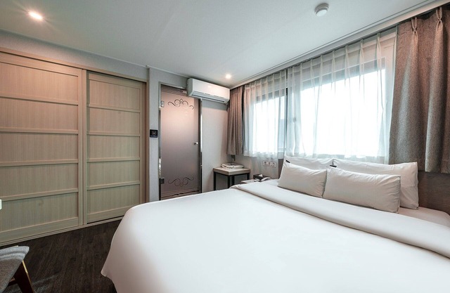 Anyang Illowa Hotel