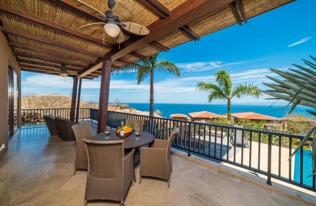 AP7C Stunning Views Large Balcony in Ocotal Beach