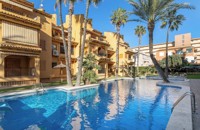 Apartment "El Albero" with Pool, Terrace & Wi-Fi