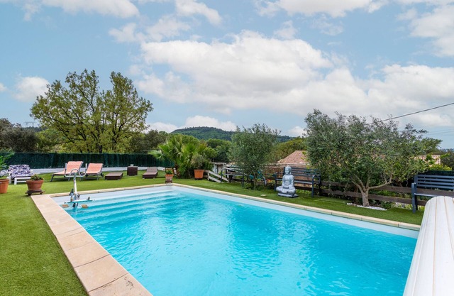 Apartment “Mozart” with private pool, terrace and Wi-Fi in Sainte-Anastasie-sur-Issole