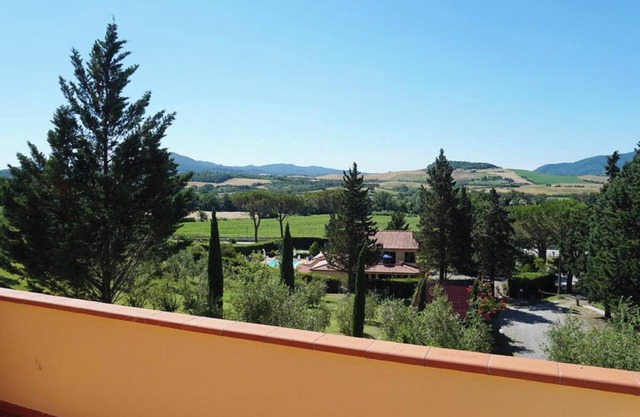 Apartment 'Appartamento 6' with Shared Pool, Wi-Fi and Air Conditioning