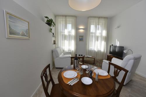Apart No 6
