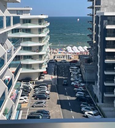 Apartament cu vedere la mare wave6