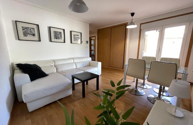 Apartamento a 5 min caminando de la Playa Sta. Cristina, Oleiros (Terraza, Parkin,)