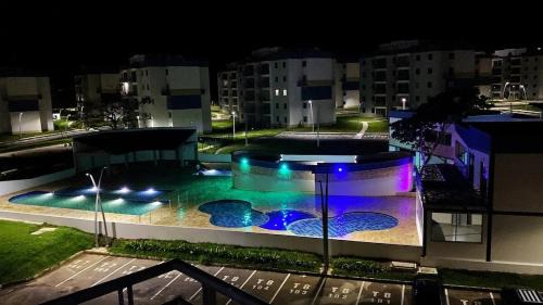 Apartamento cómodo con piscina y vista a la montaña