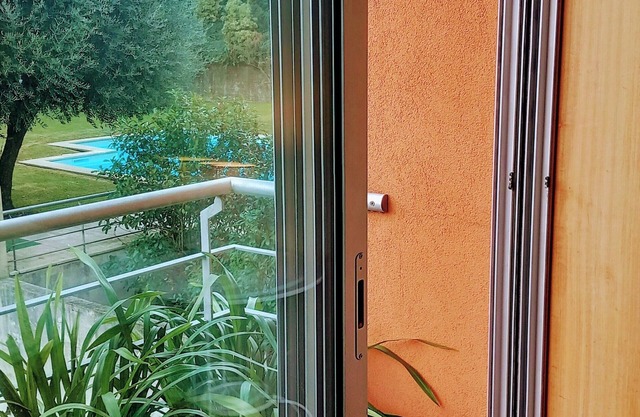 Apartamento Exclusivo com Jardim e Piscina Privada!