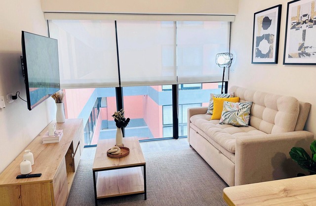 Apartamento frente a la embajada de USA y C.C. El Polo, incluye WIFI
