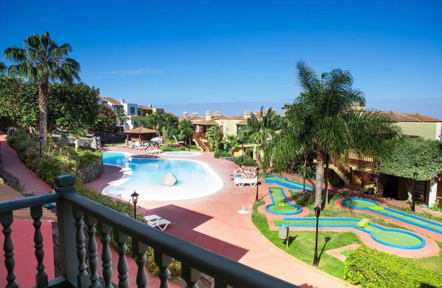 Apartamentos Oasis San Antonio