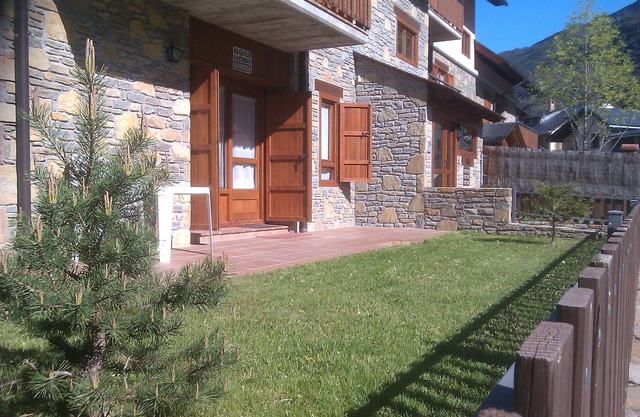 APARTAMENTSUITESPAIN BAQUEIRA BAQUEIRA PRIVATE GARDEN