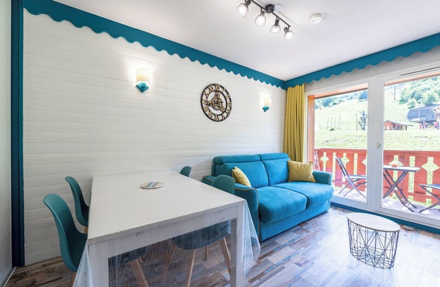 Apartment 'Appartement 4-6 Personnes' with Mountain View, Balcony and Wi-Fi