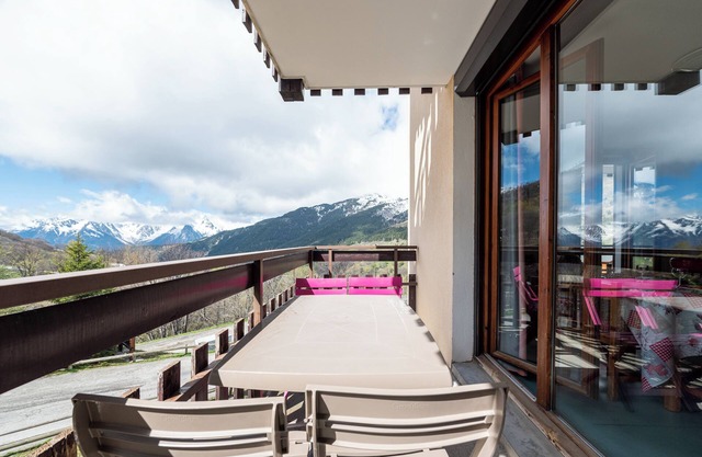 Apartment 'Appartement Bdl' with Mountain View and Balcony