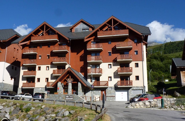 Apartment 'St François Longchamp 1650' with Mountain View, Shared Terrace and Air Conditioning