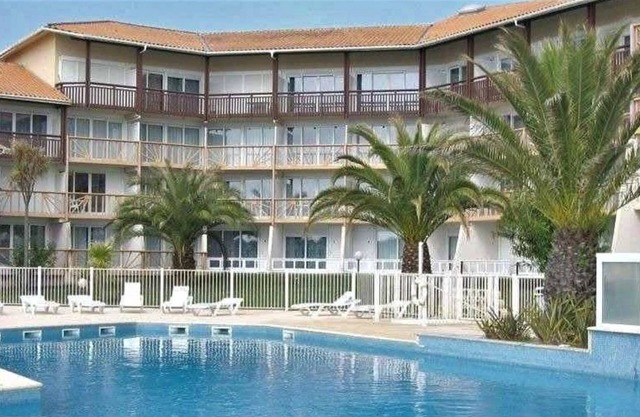 Apartment for 6 pers. at the edge of the Port d'Albret Lake.