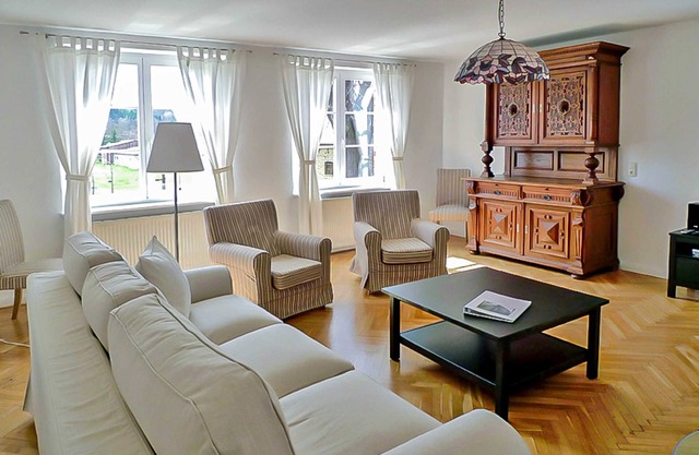 Apartment 2 - large apartments in the Manor House