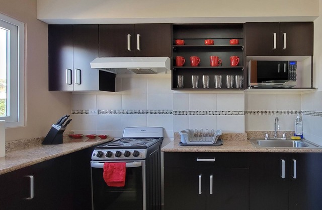 Apartment 3A, a few minutes from Shopping Centers!