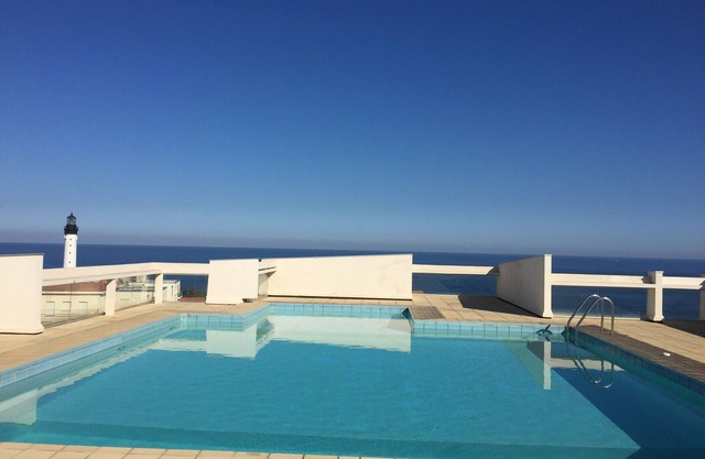 Apartment 3P with pool & sea view