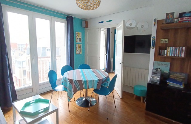 Apartment 40 m2, very comfortable, south facing, Le Tréport, full center and beach