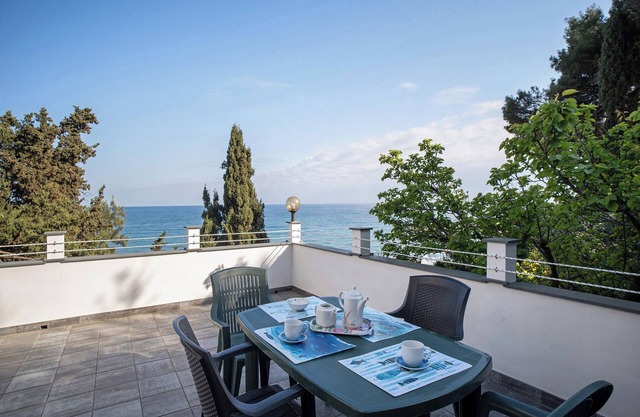 Apartment 'Alba Marina' with Sea View, Private Terrace and Wi-Fi