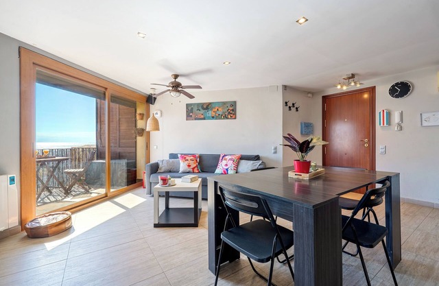 Apartment 'Alguer' with Sea Views, Wi-Fi and Air Conditioning