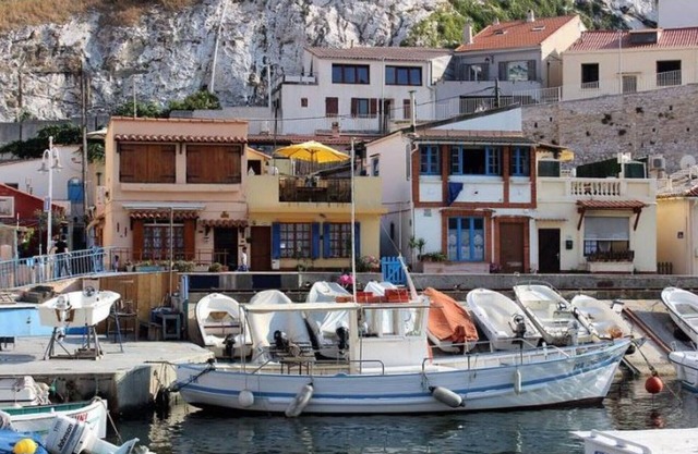 apartment and quiet garden 2 steps from the old port, canebiere