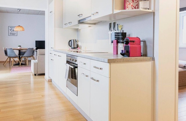 Apartment/apartment 3, with 2 bedrooms and bathroom - butcher's shop - café,