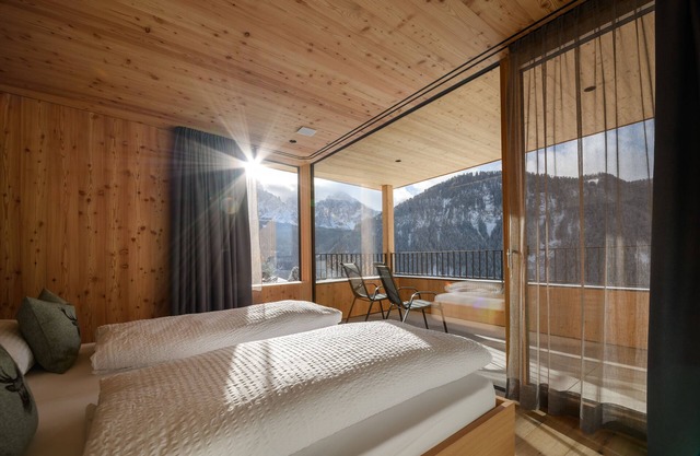 Apartment 'Apartments Emilia 2' with Mountain View, Balcony and Wi-Fi