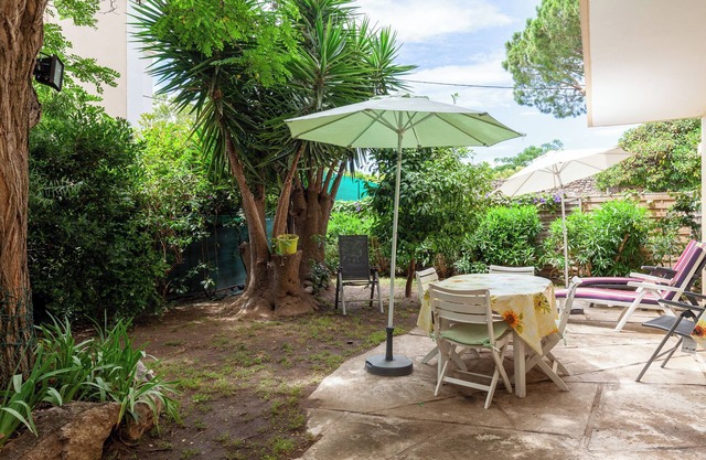 Apartment 'Appartement Dans Cadre De Verdure' with Private Terrace, Private Garden and Wi-Fi