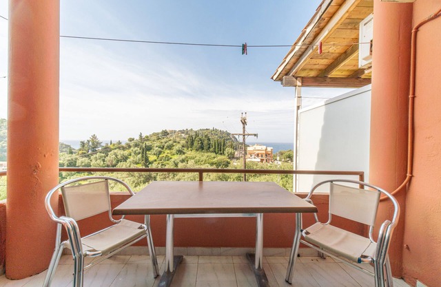 Apartment Arianna 10 with Sea View, Shared Pool & Wi-Fi