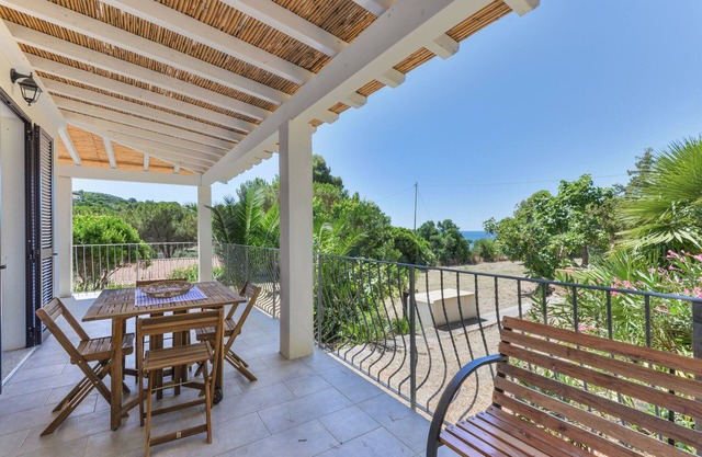 Apartment 'Artistica 5' with Sea View, Shared Terrace and Air Conditioning