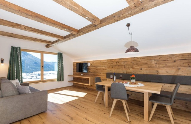 Apartment 'Ausserharmerhof Wiesenglück' with Mountain View, Shared Garden and Wi-Fi