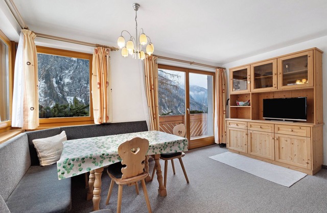 Apartment 'Bartlhof Refugium/Ritiro Felsenruh' with Mountain View, Private Terrace and Wi-Fi