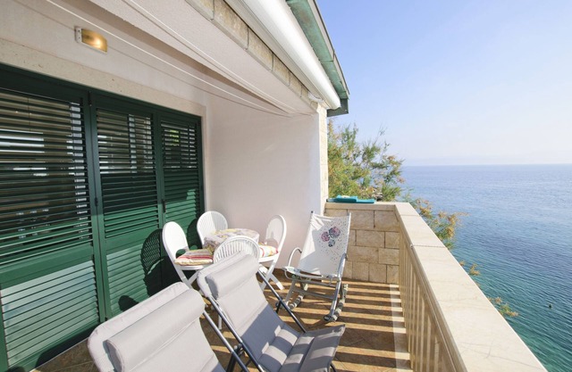 Apartment By the sea (45081-A1) - Donja Krušica