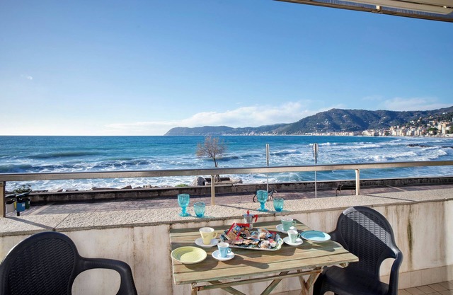 Apartment 'Cadorna Fronte Mare' with Sea View, Wi-Fi and Air Conditioning