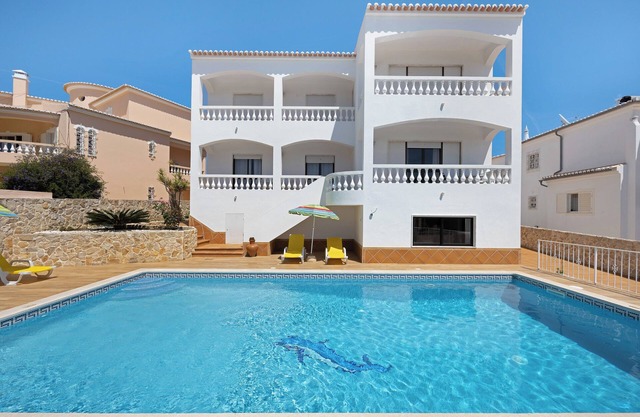 Apartment 'Casa Atlântico nº3' close to the Sea with Shared Pool & Wi-Fi