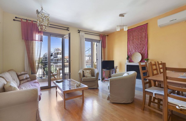 Apartment 'Casa Di Sole' with Balcony, Wi-Fi and Air Conditioning