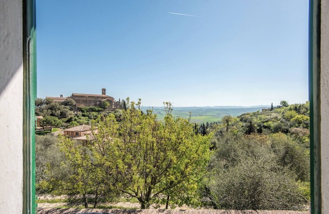 Apartment 'Casa Francesca' with Hills View & Courtyard